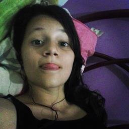Amoo skate,uso boné de aba reta,sou gaúcha amoo pizza,amo meus amigos,amo minha família.