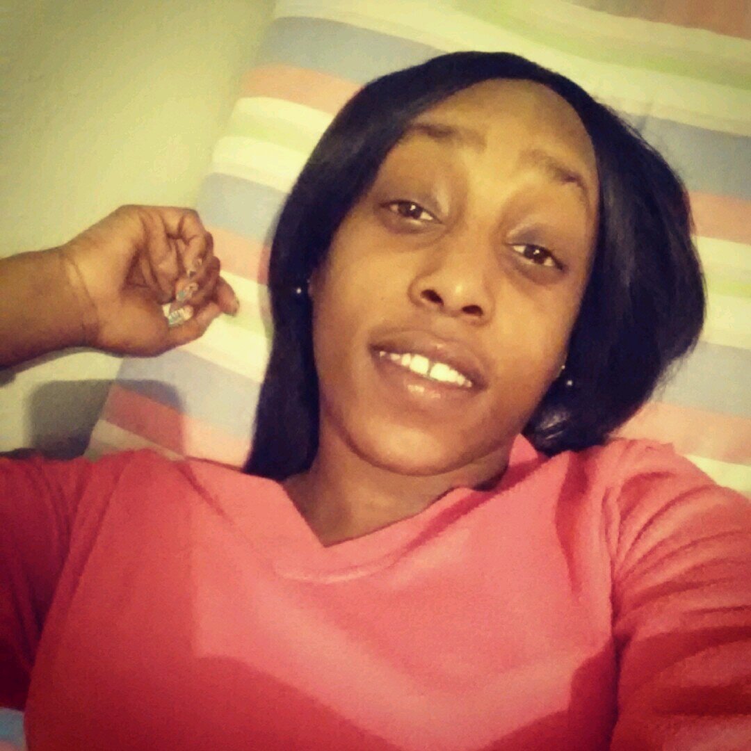 WOMAN B4 ANYTHING...GETTIN 2 DA $$$ && IM 19 WID NO KIDSz ! SKOO && STREET SMART! FCKZ WID WHOEVA F WID ME!! LOVE ALL TRUST NONE!