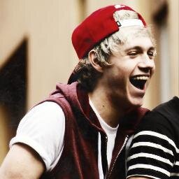 please follow (@bradfxxd) cause I just gave you a free follow :)))