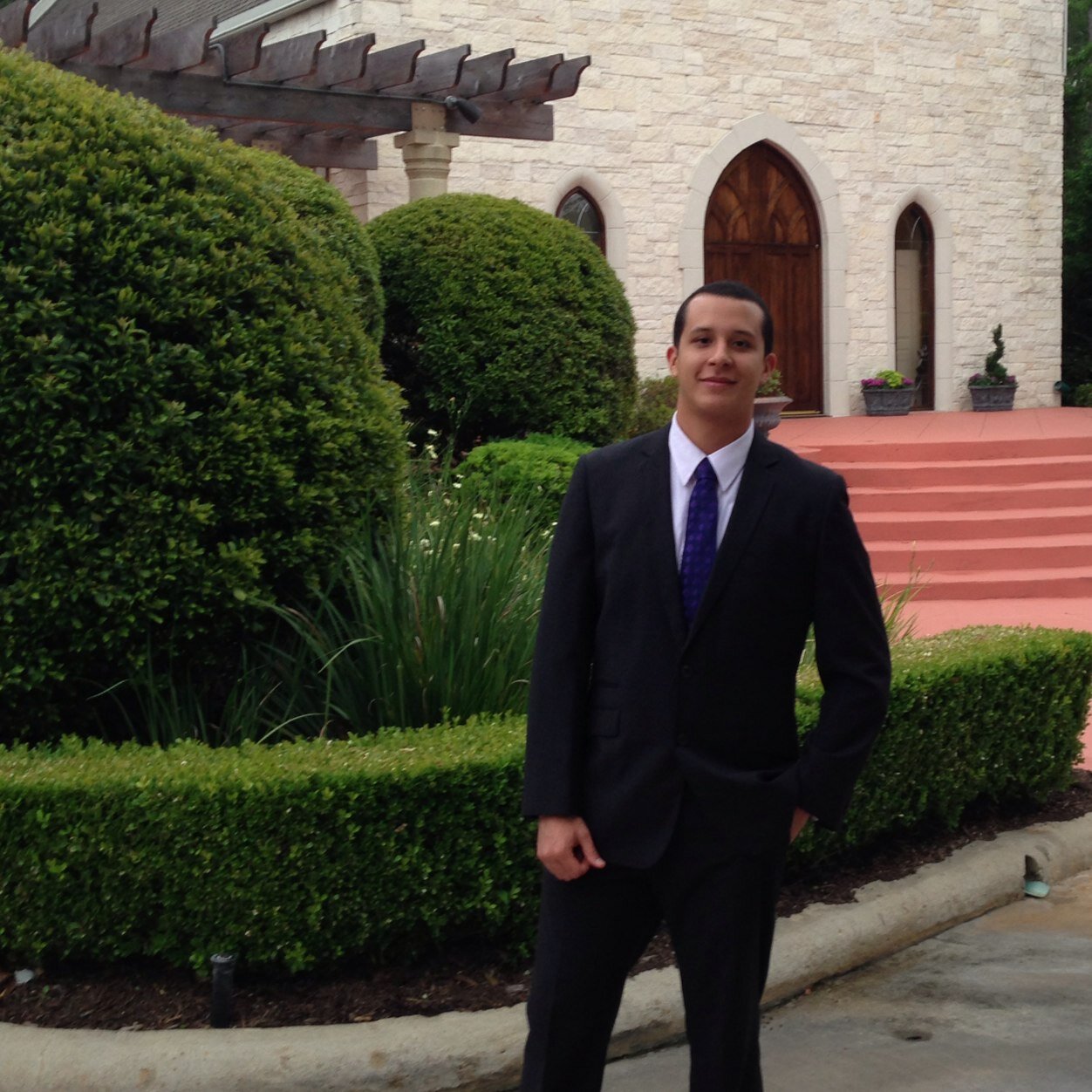 32, Ingeniero de Gas - UNERMB, Católico.