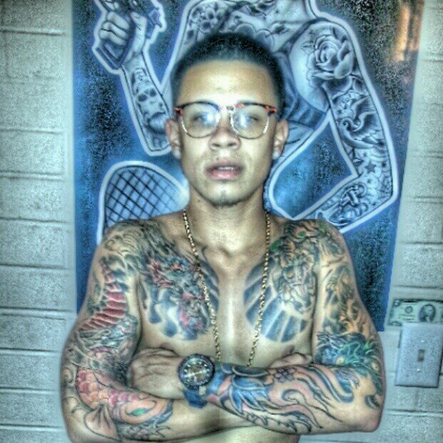 im jose 23 years old indepemdemt n have my own follow me n tune in .