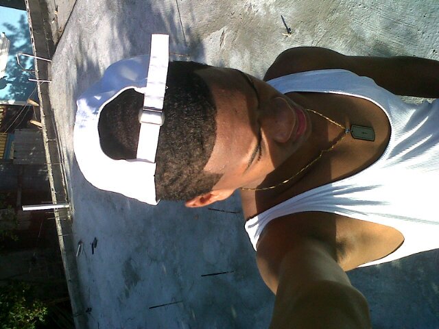 @CharlesLinet. ELla CoNTrOla MiiPOrTada(I LOVE CONTIGO SOI FELIZ BABY. 12/07/2013
