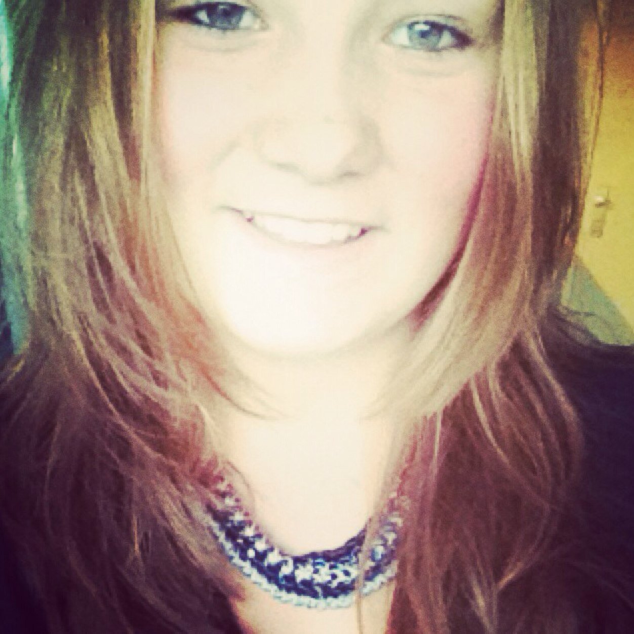 a smile is the prettiest thing you can wear '