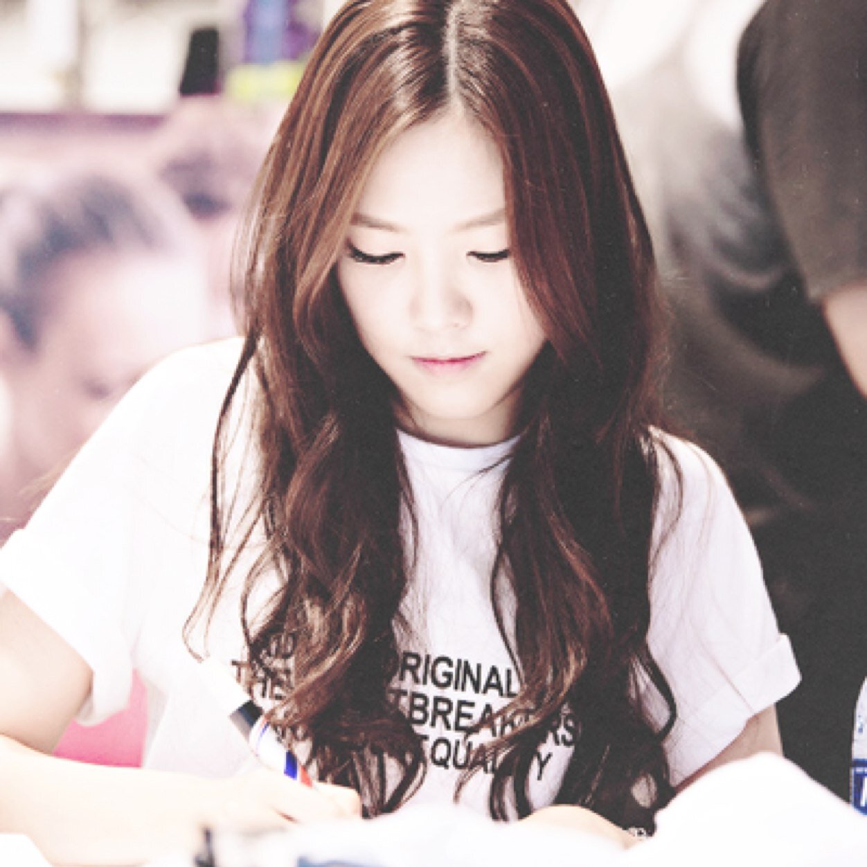 @ParisBaguetteRP // 에이핑크 // 손나은 // 94년 //