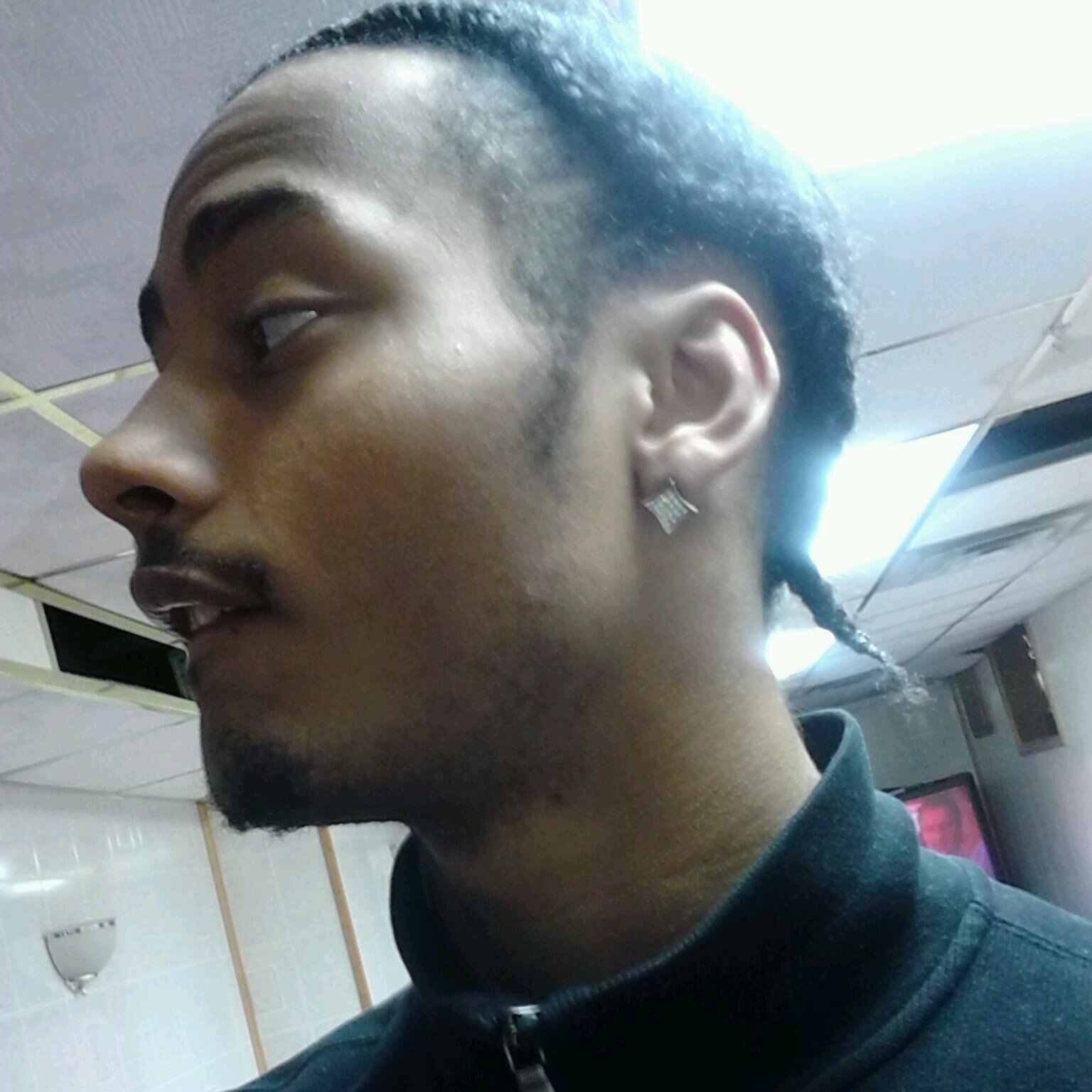F.UCK 
A.NYBODY 
T.HAT 
http://t.co/e0uxs18y9P
L.OYAL 

Niggas After #FAME. Im Just After #CASH