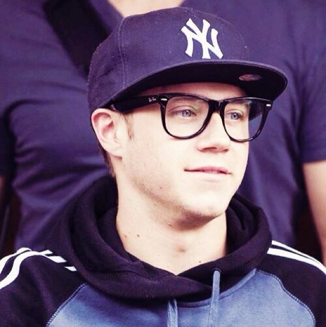 I gave a free follow, please follow @fuxkingniam it would mean a lot :)