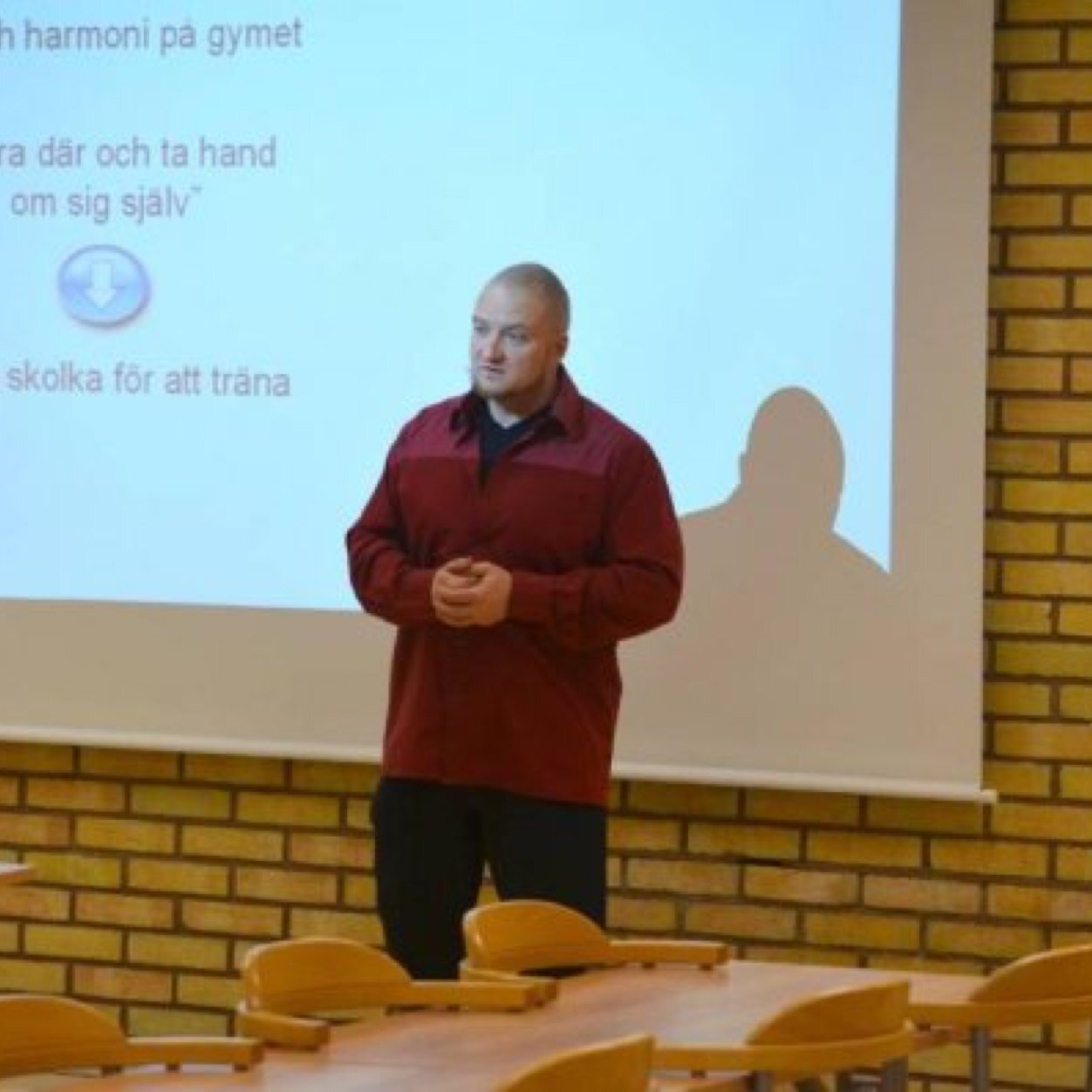 f.rd Kursansvarig på Behandlingspedagog utbildning. Socionom/kriminolog med egen erfarenhet av livets hårda skola med fängelsestraff och missbruk av droger.