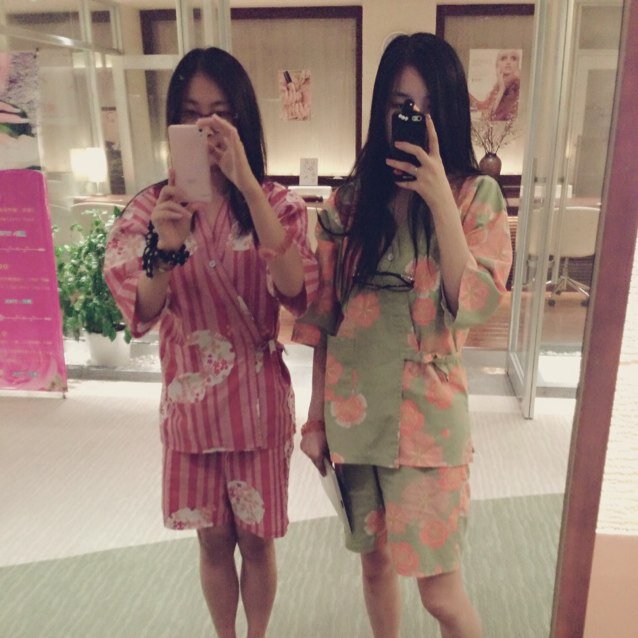 viviennechou's profile picture. 魔都，外企职员，拼命拉米，未来房奴，购物狂，数码狂，大爱过膝长靴，超短裙控，黑丝控，包包控，格子衬衫控，刷屏娘，慎fo