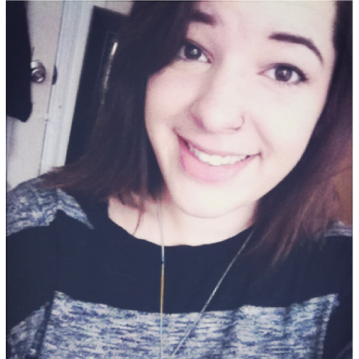 I go to JWU :) im 20 and a sophmore! Follow me;; ill follow back :* #TeamJWU #TeamLibra #TeamFollowBack (;