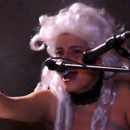 Pianista, compositora, performance,  cantante, antifascista, feminista... Excolaboradora de @RojoyNegroTV