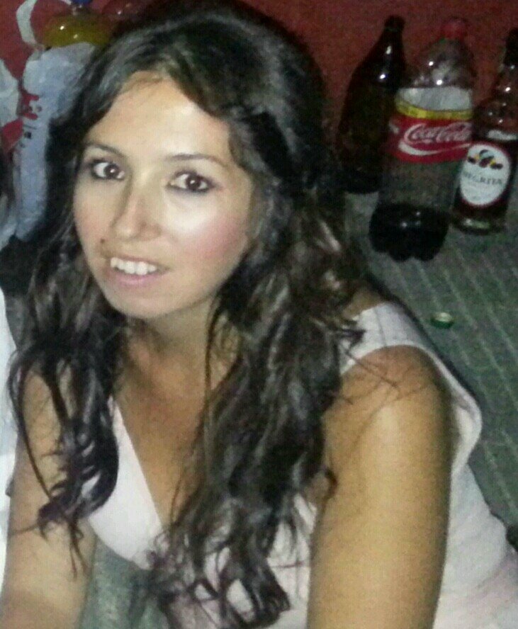 De profesión busca vida! Necesito un gran respiro! Siempre sere una gran soñadora y una ilusionista! Me encanta ser como soy no cambiaría nada de mi!