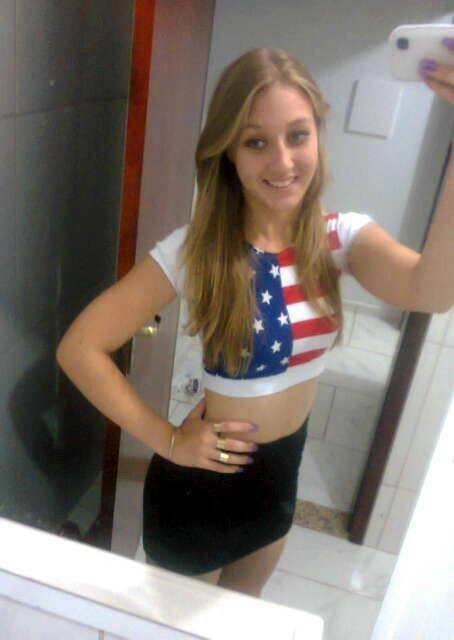 Seja sempre você mesmo, pois ou nós somos nós mesmos ou não somos coisa alguma ;)