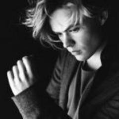 with_cam's profile picture. O filme favorito da luce é em chamas , repassem !