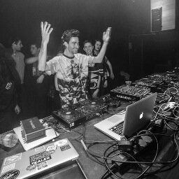 Booking : booking.kaviar@gmail.com https://t.co/Ro0COu2sVd