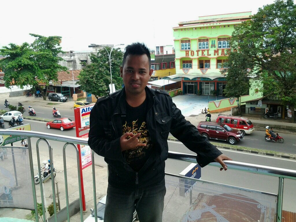 jujuer setia dan taqwa mrncari ilmu dunia dan akherat....mencari cinta sejati..aklaqulkarimah...