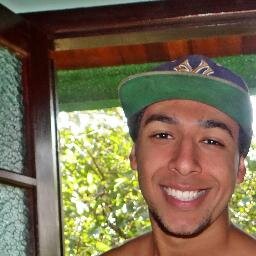 estudante , musica ,são paulino, redes socias, ambicioso , chocolaaate , e futuro viajantee., mais ? FOLLOW =) !
