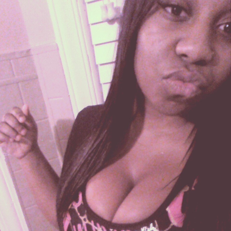 _HerRoleModel's profile picture. Mixed Emotions On A Crazy Level of Confidence Than Most Princesses  IG: Pink_KissesBtc