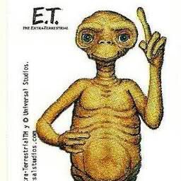 ana_coreta's profile picture. No miro series, no uso celular. Odio los boliches y los gimnasios. Un ser encantador. Rosarina, feminista y canalla. Sincrética. Ah, no me gusta el Chino Darín.