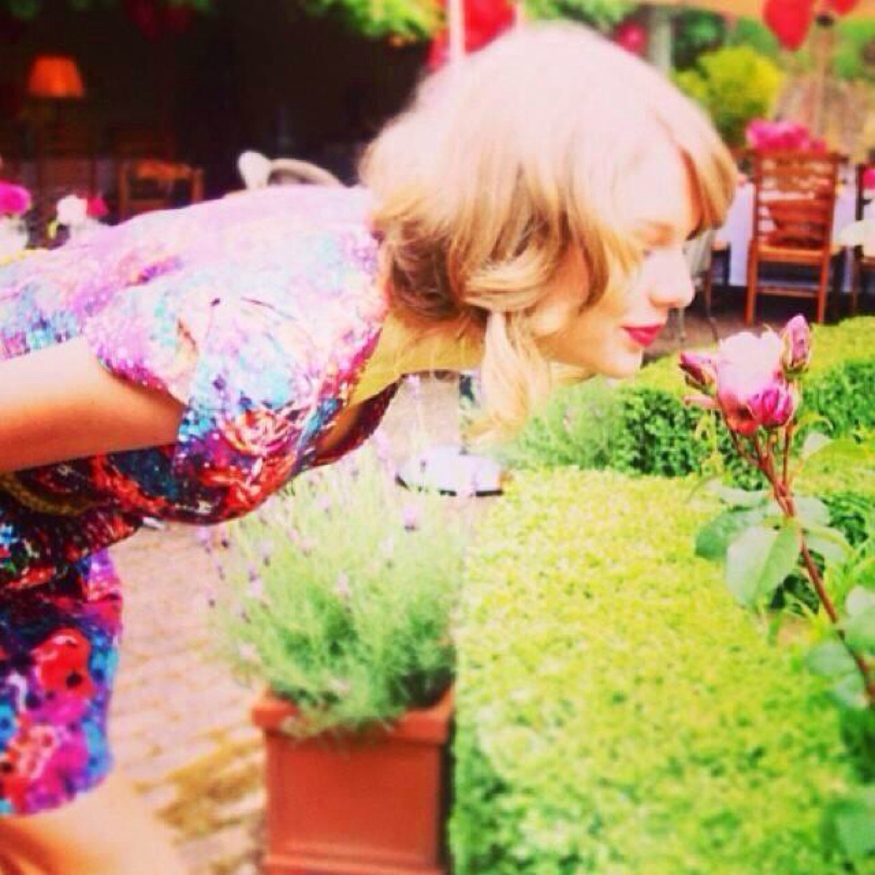 Dont follow this account instead follow @stagereadyswift in 24 hours or I'll unfollow you :x if you want this username DM me:)