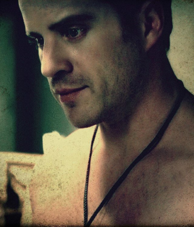 Im Macklyn Warlow. Progeny of a vampire god...5,541 years old. Half vamp/Half fae. Im single but looking.