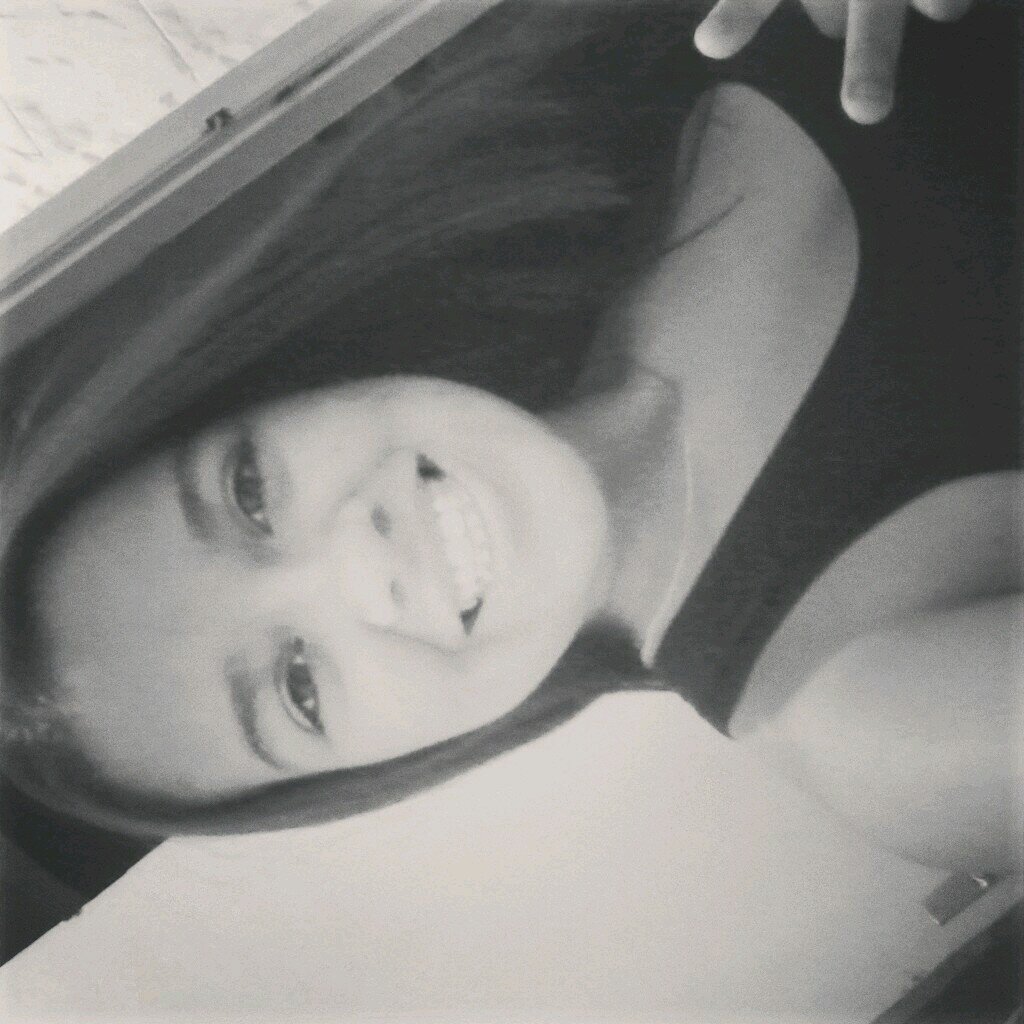 - Instagram: @ritz_alv ; - Facebook: Rita Alvarenga ;