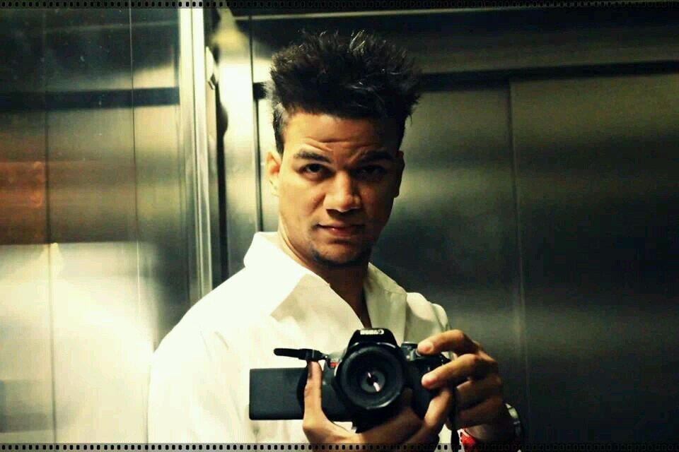 Seguidor de Jesucristo; Músico, Arreglista, Co-Productor de Música, Técnico en Sonido e Informática, Guitarrista,Eventos, Romántico y Bohemio, y un Buen Amigo.