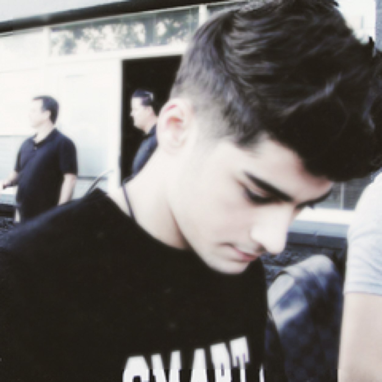 @parachuteziall