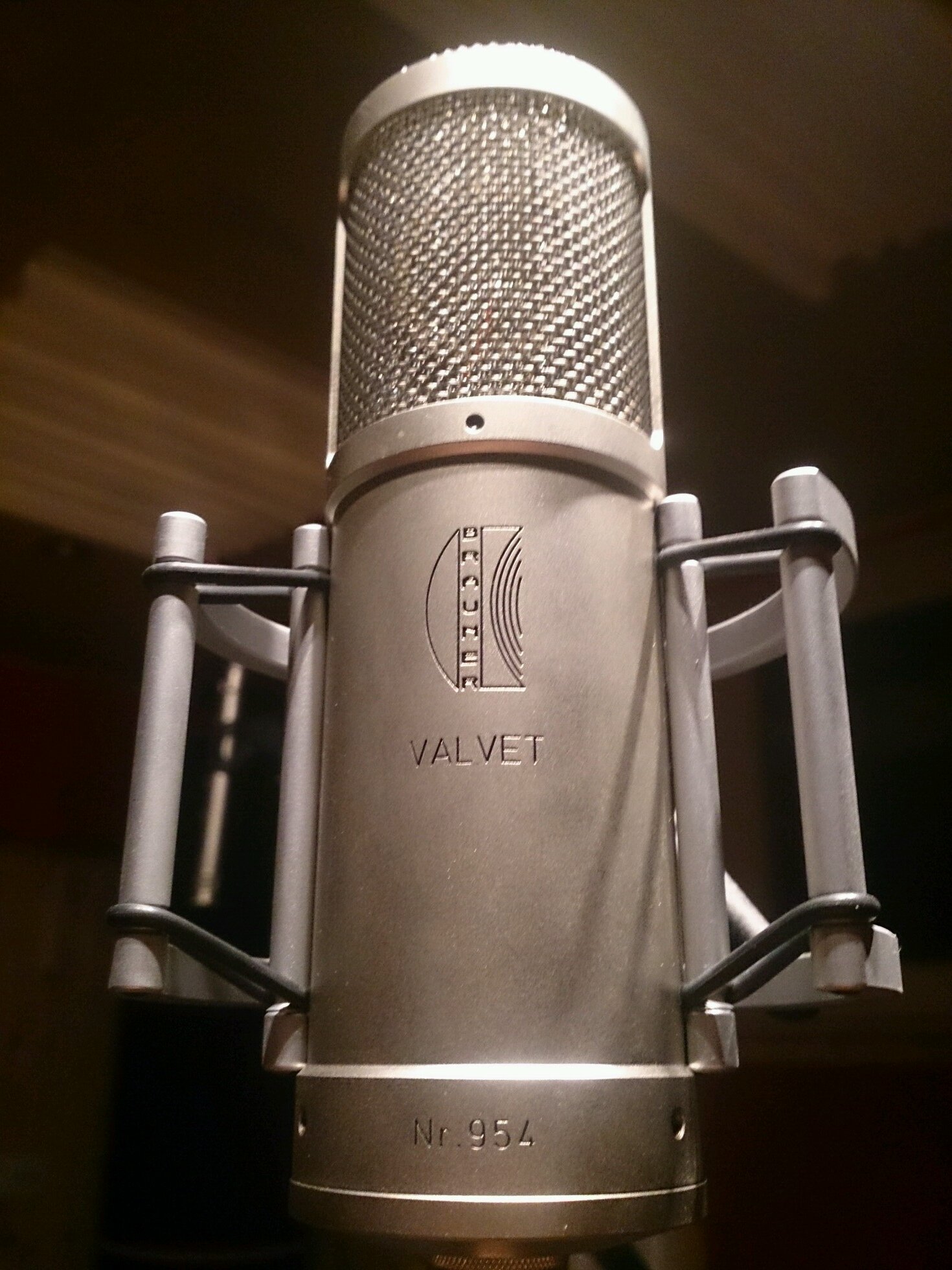 Estudio de grabación musical, producción y mezcla. Tu entorno para crear y grabar, escríbenos a thegroovehouse.49@gmail.com