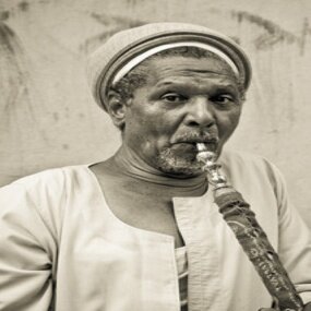 احب الهدوء .. ولشعر .. وكل  يجذبني .. وارجو الاحترام
