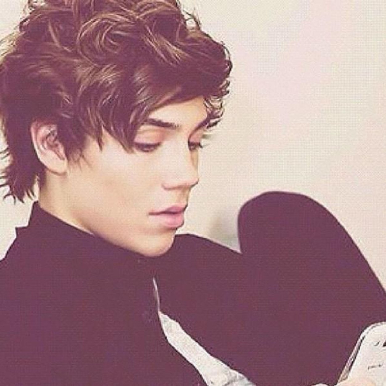 I love one direction , union j, the vamps and the janoskians :3  ,,,, follow me 3