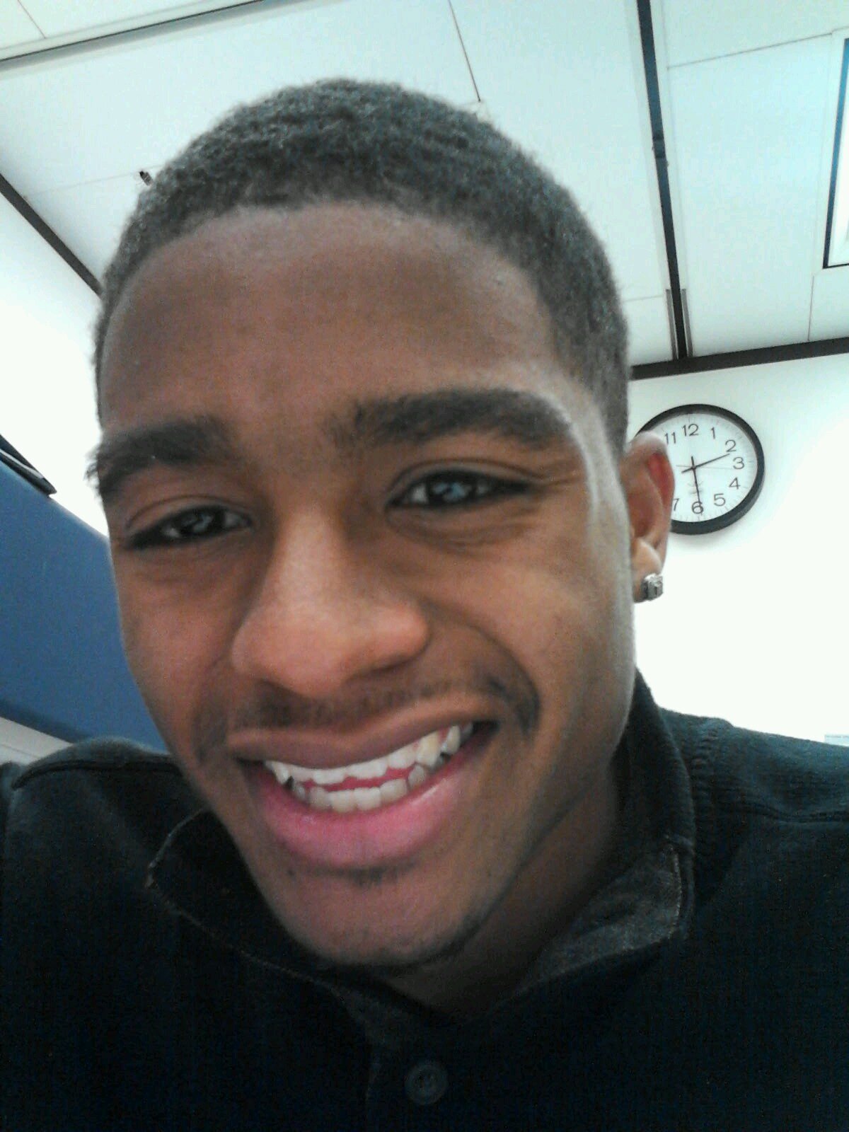 I'm a cool dude, honest, trustworthy, and know how to have a good time and mak ppl laugh! #teamknicks #teamartist