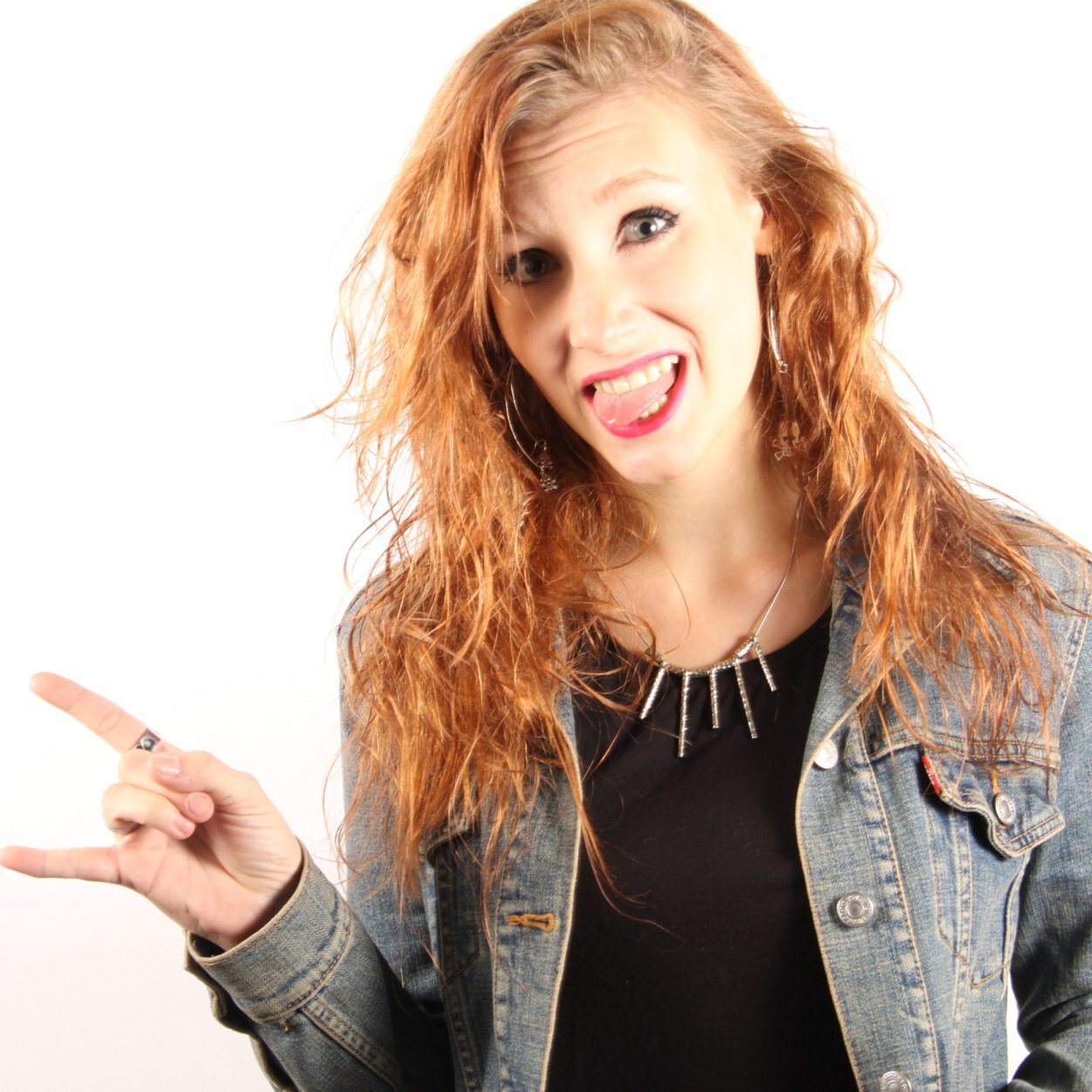 SarahJean_18's profile picture. 