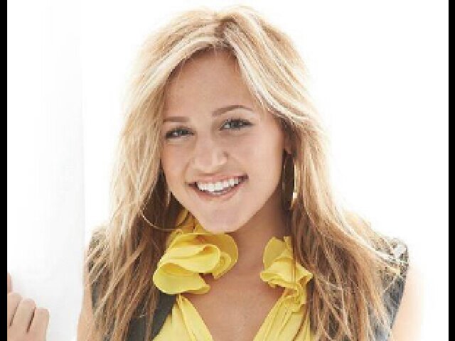 Mary Sarah fans in Indonesia // Always support her everytime // Love her so much :* :) // @MarySarahMusic followed us on 20-12-2013 :) // Follow us!! ♥