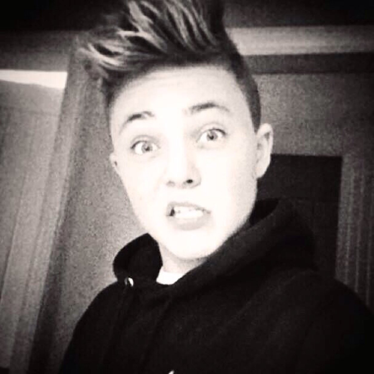 Ciarnan Mark Spellman Fan Page! Follow: @cels_cornflakes @CharlieLike
