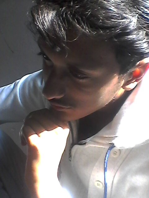 my name is ali raza and i m a student. i have no girlfriend.for girl friend i sign up for twitter