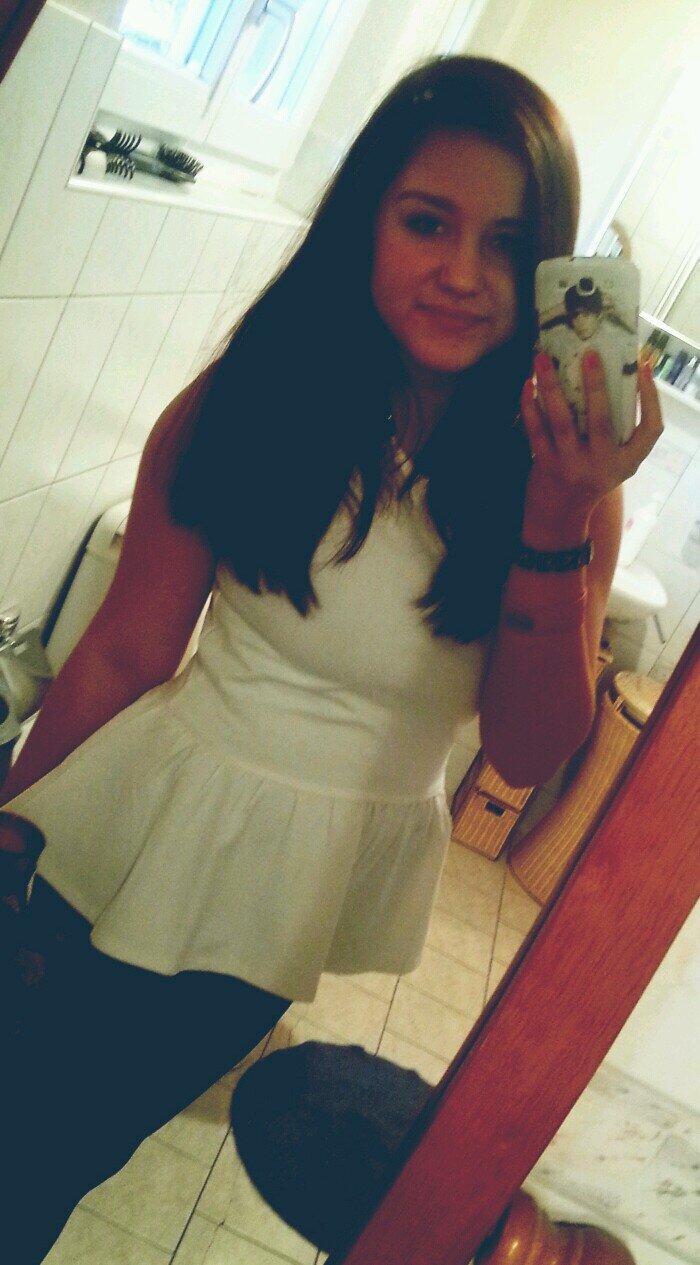 IriisPiinto's profile picture. Justin drew bieber is my hero 3!
If you dont accept, go away, hes the best. 3