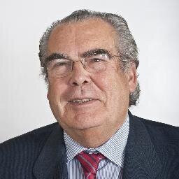 Ingeniero Industrial.
Empresario.