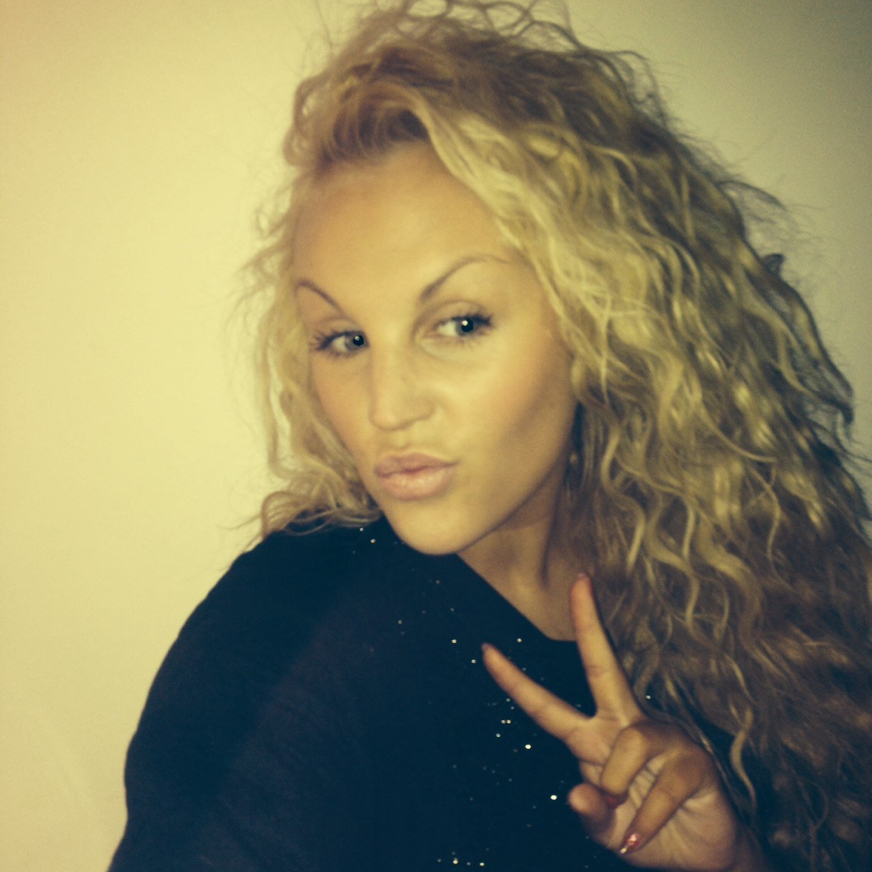 HairWeftByNikki's profile picture. Wefted Hair Extensions by Nikki ❤ using @beauty_works hair. the most affordable, gorgeous hair extension method! Trained by @HairWeftByJessX