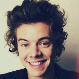 FOLLOW @dxpeniall_ SHE GAVE YOU A FREE FOLLOW      :D   ask for a follow back! have a nice day xx
