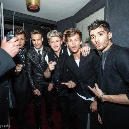 IT'S A FREE FOLLOW.. GO AND FOLLOW @HaraDirection AND @Hara_Janoskians :)x