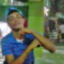 16 anos ,, corpinho de 20 ,, rostinho de 10 e fama de atriz porno . https://t.co/fekoPK8TTC Add ou seguir .