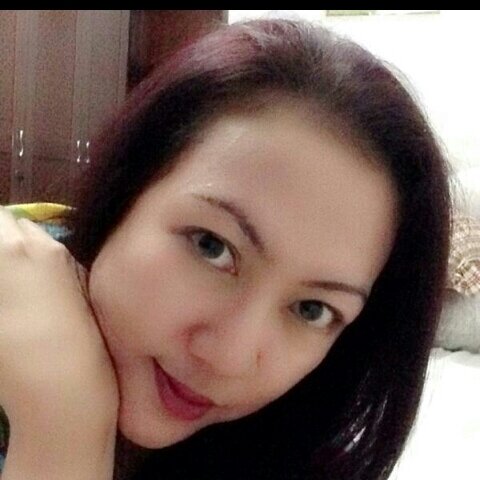 ibu rumah tangga. Anak baru satu. mau kenal ? Follow aja.
