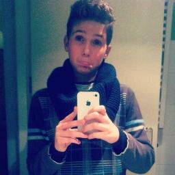 Me encanta el futbol,juego en fc floresta.    Idolo NeymarJr