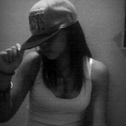 13. Que hablen e inventen,no vivo de lo que diga la gente. Sigueme y te sigo.Fin♥