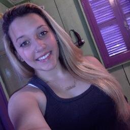 Oh moça vou colocar com força(8' ashhsa ;9 agente é asim entre tapas e beijos   mas nao ficamos uma sem a outra te amo hoje e sempre loira ! :p  @TodaTarradaa_
