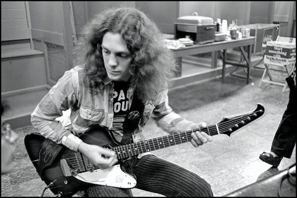 RockMasterr's profile picture. Rock para motivarte, Rock para alegrarte, Rock para sentirlo. Rock como forma de vida! Ya con radio,con el mejor Rock de todas las épocas para ti.