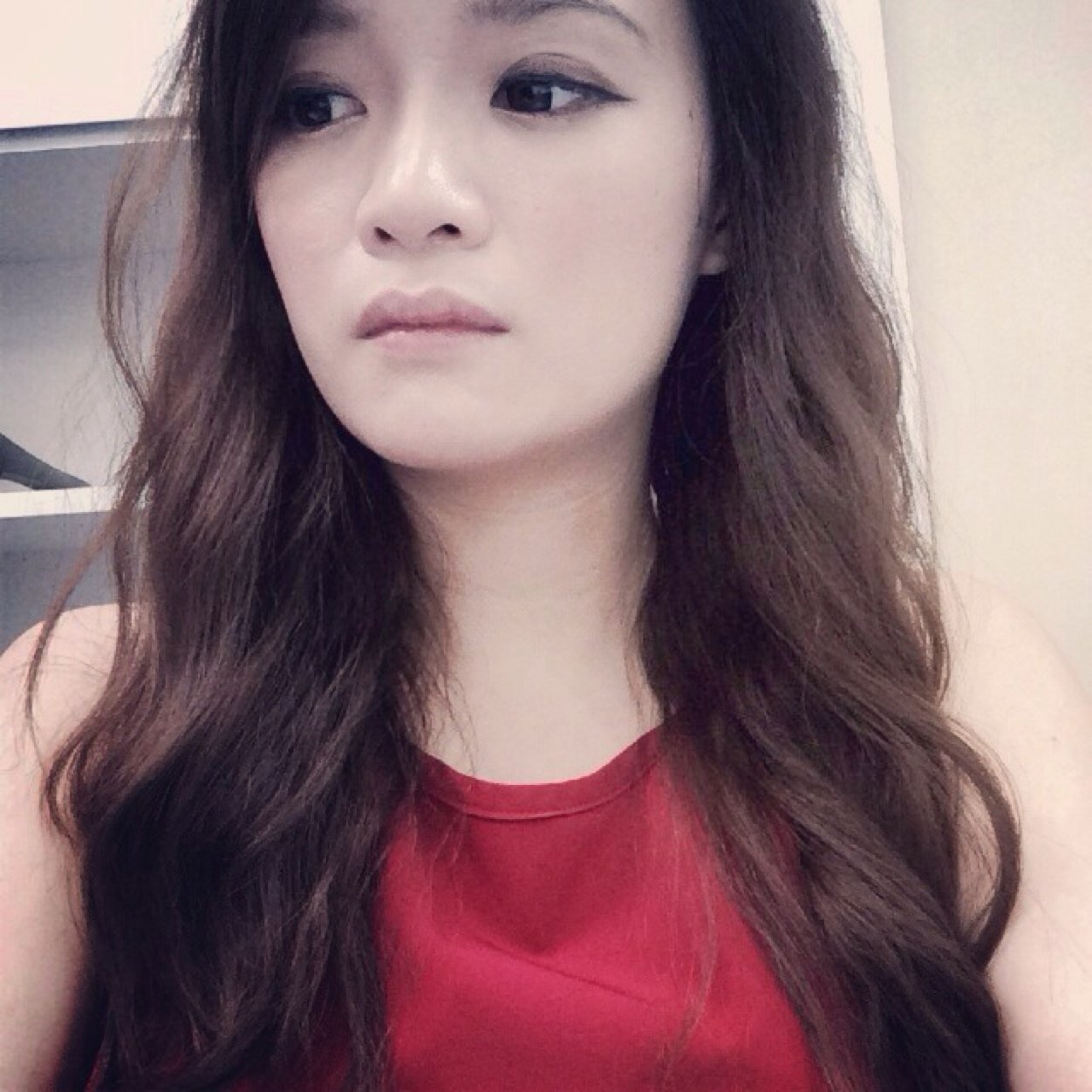 Just a normal girl that rants a lot. Probably you won't be interested. Read more at http://t.co/LfXx0E1JqD instead. XD
