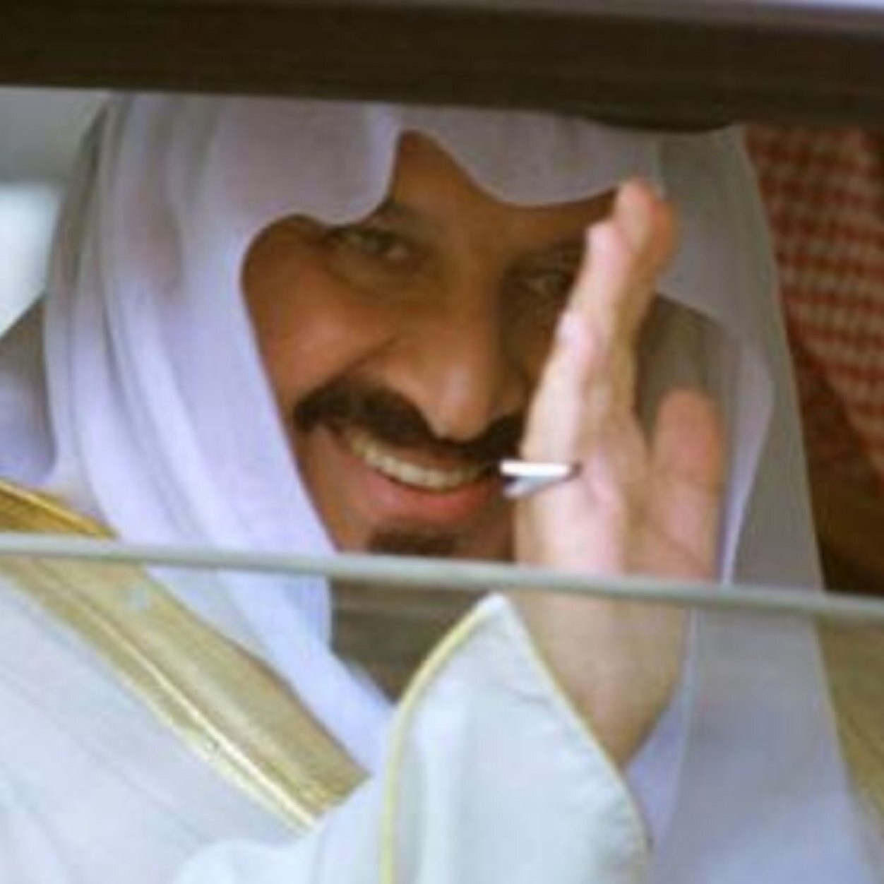 علاقتنا مع الناس كأوراق الشجر منها من يبقى ويُثمر ومنها من يسقط ولا يعود.. 👈 تابعني ... أتابعك 👉 ........الخاص مهمل ❌