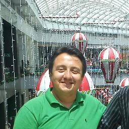 Técnico en Administración Hotelera, 
Relator en Administración, Ventas,Jefe Local Sushi Blues Plaza del Trébol 
papá de Reinaldo (10) y Cristobal (7)