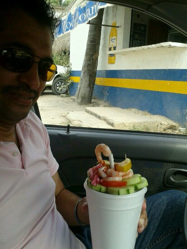 abogado de la universidad Veracruzana, práctico.
No aceptó Perros, Secuestradores, Violadores y menos CHAIROS.